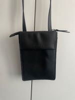 Schwarze, kleine Tasche aus Rindsleder, neuwertig