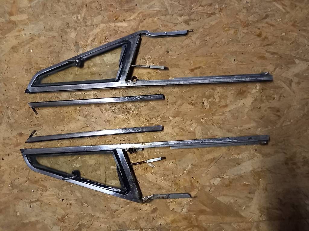 Tutti pezzi di ricambio auto: Alfa Romeo Bertone Fensterrahmen – Usato da Basel venduto da pet_ss7x