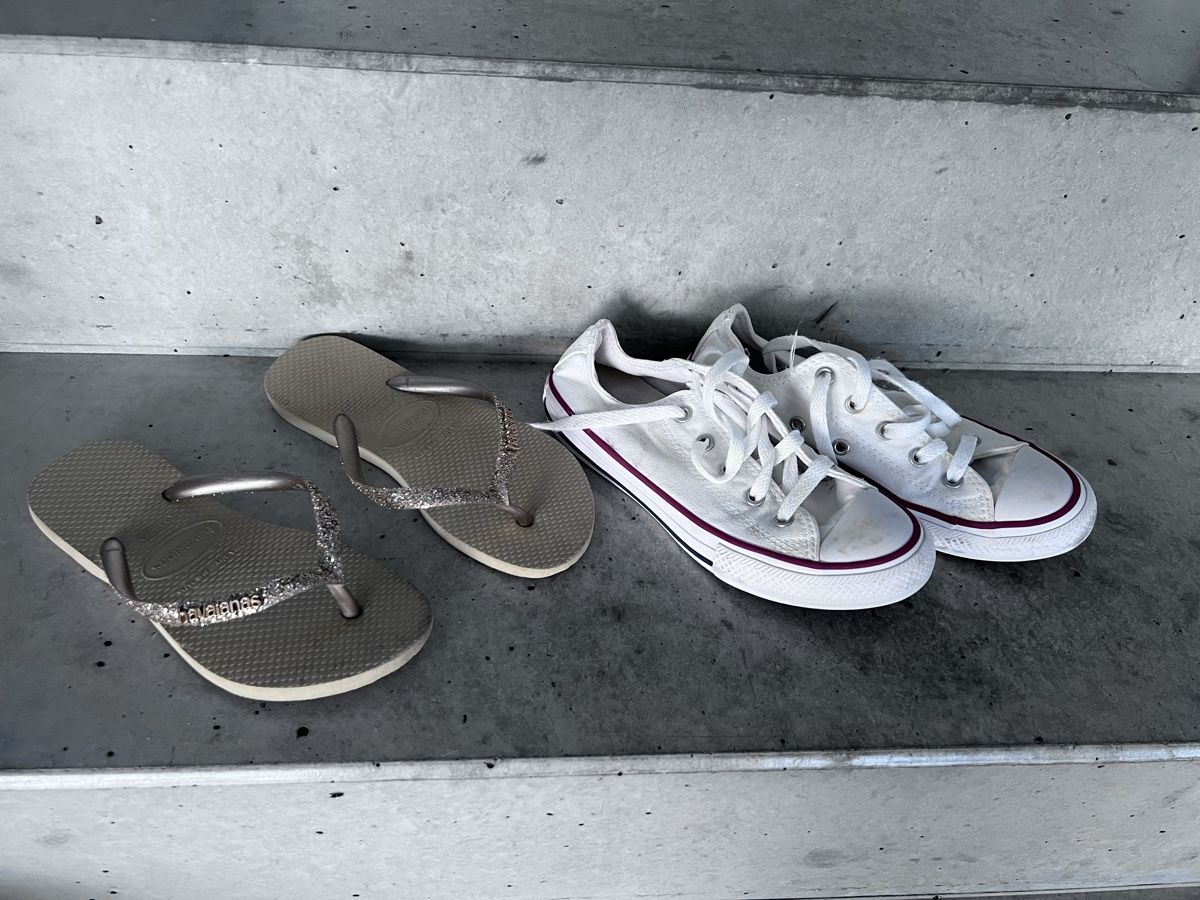 Converse Scarpe da uomo: Havaianas und Converse 32/33 – Usato da Küsnacht ZH venduto da Studjus