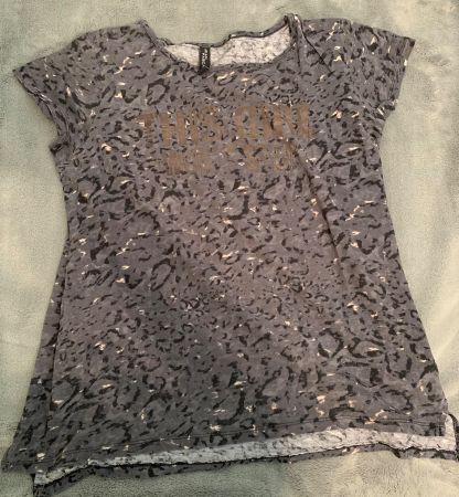 Cooles T-Shirt mit Leo-Muster und Print, Grösse M
