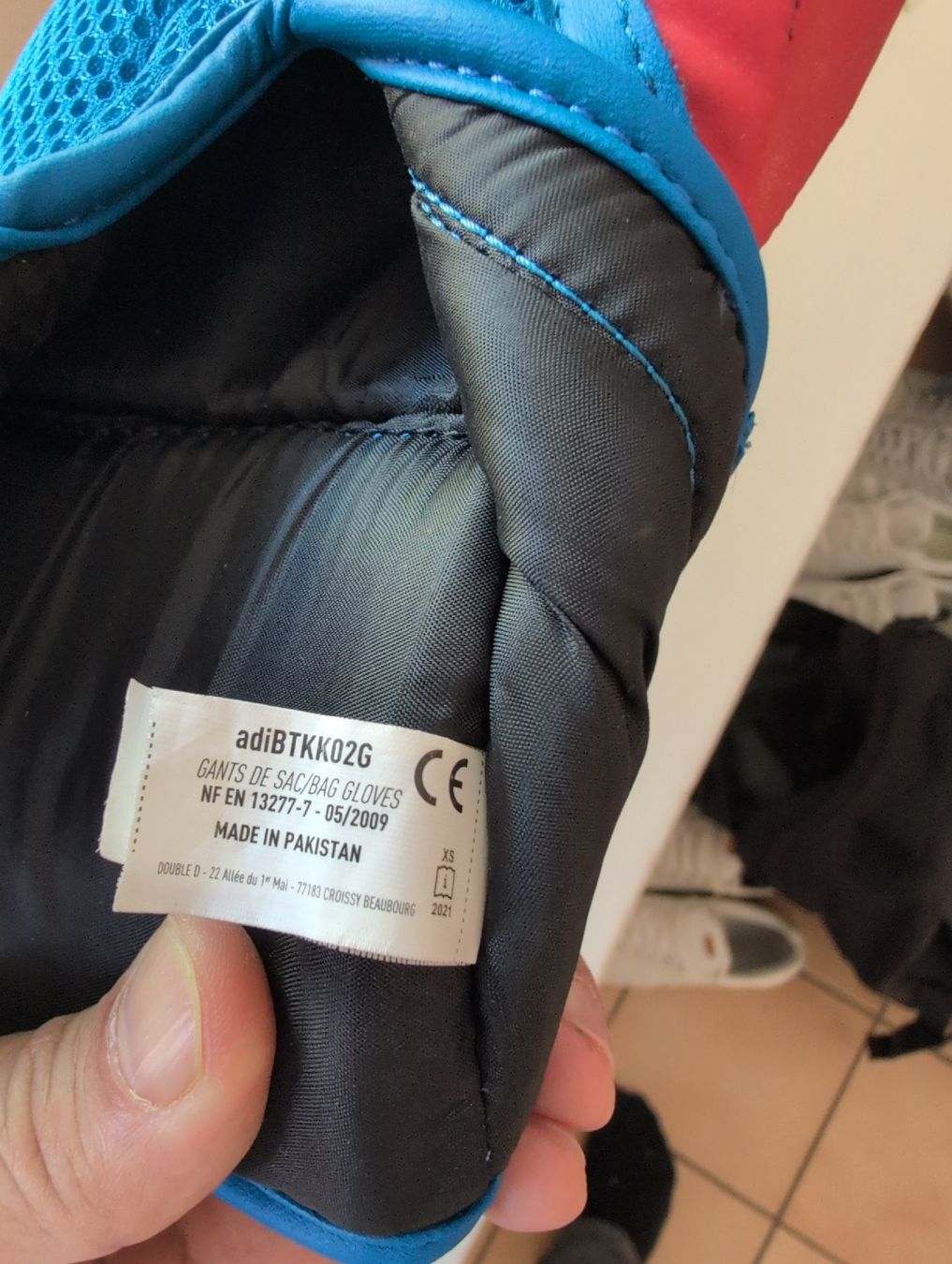 Kinderhandschuhe: Gants de boxe Adidas bleu taille enfant – Gebraucht aus Montreux von kambio 1