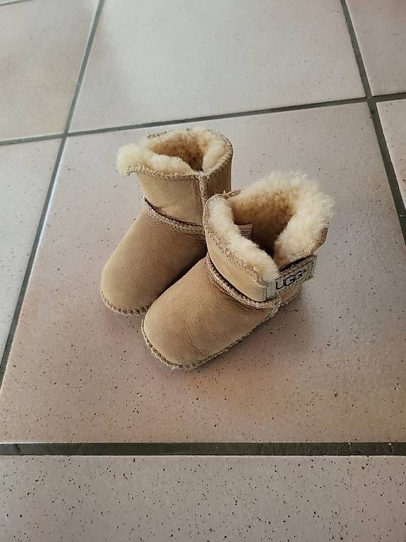 Scarpe per ragazzi: UGG boots baby Gr. S – Usato da Malters venduto da S_Haas