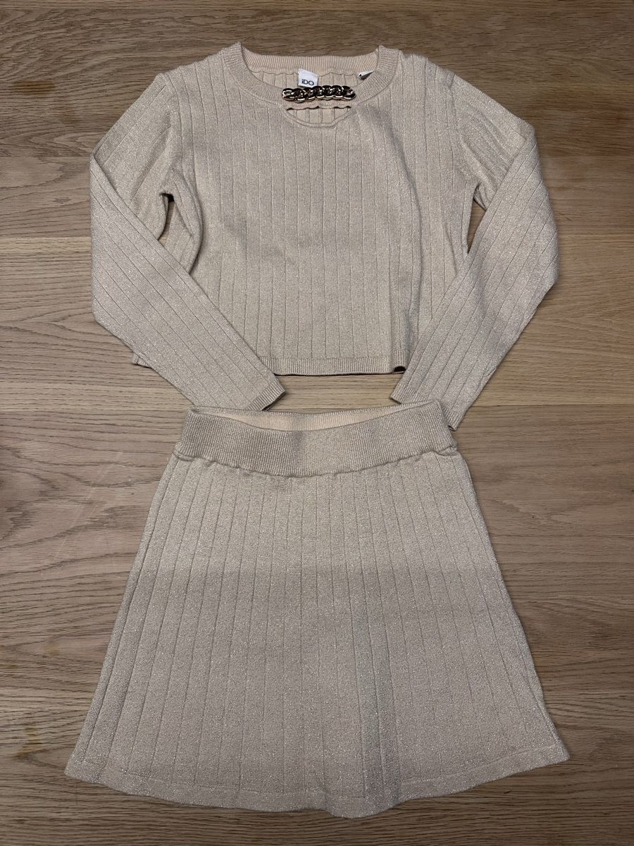 Robes et jupes: Röckli mit Oberteil 128 – D'occasion à Muri AG par Ariete81