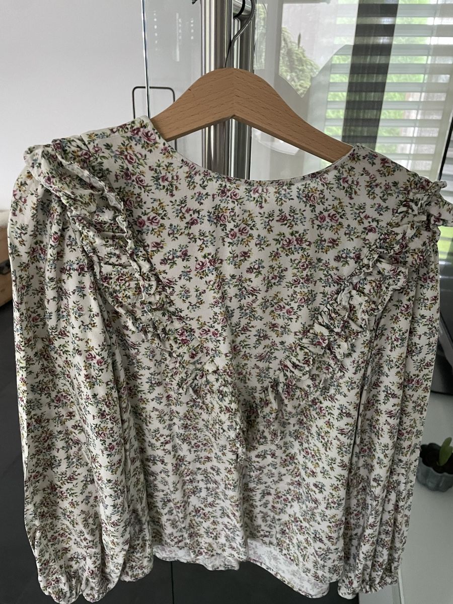 Zara Blusen, T-Shirts & Tops: Zara Bluse Mädchen – Gebraucht aus Balgach von sei_s6d7