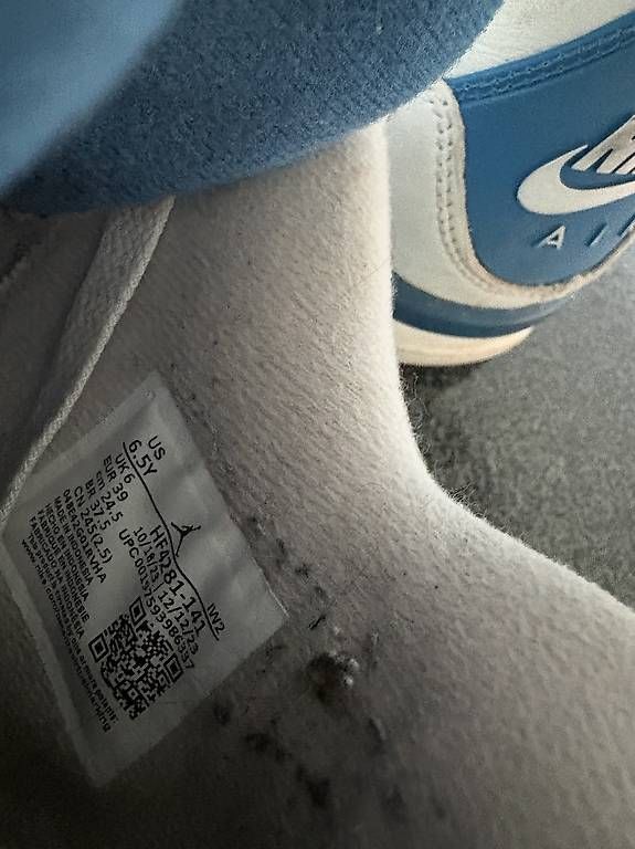 Scarpe da uomo: Jordan 4 – Usato da Areuse venduto da Nic_wd9n 1