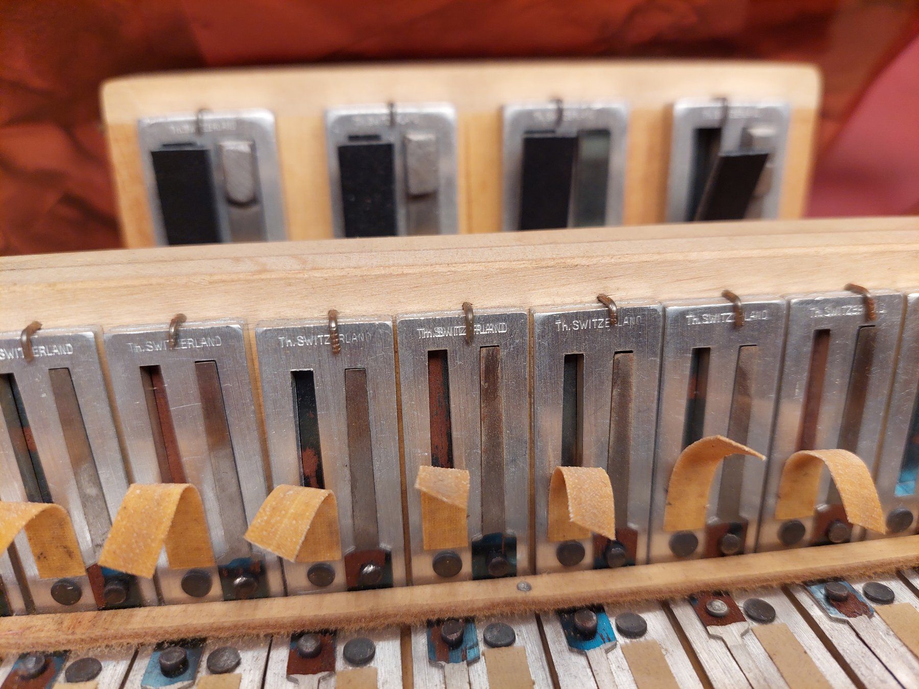 Strumenti musicali: Tell Handorgel - Schweizer Fabrikat mit Schweizer Stimmen – Difettoso da Davos-Platz venduto da musikhauskollegger 6