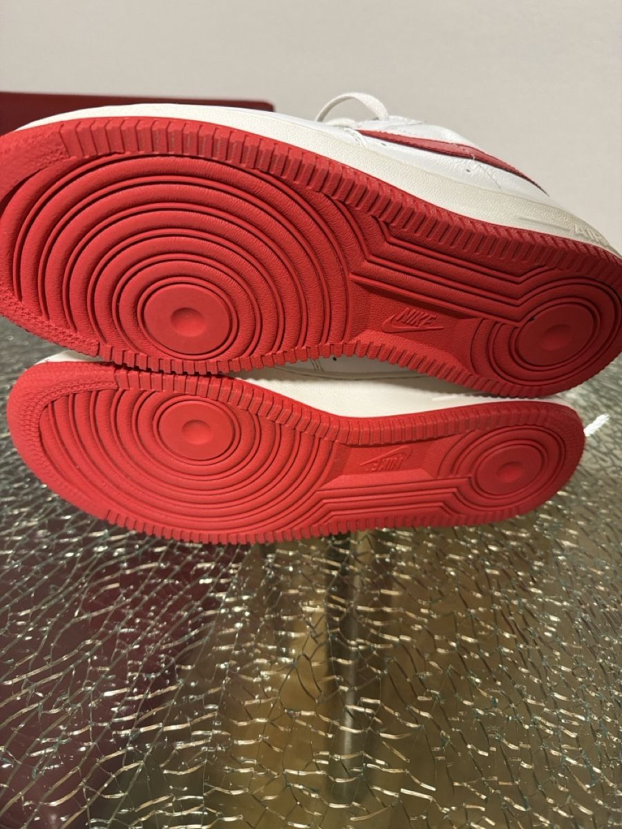 Nike Scarpe da uomo: Nike Air Force 1,, Taille 42.5, Rouge. – Nuovo (secondo la descrizione) da Fribourg venduto da cat_tb68 5
