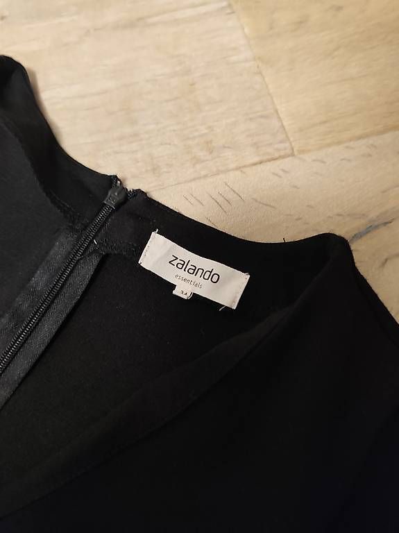 Vestiti: schwarzes Kleid von Zalando – Usato da Volketswil venduto da jae_5xpm