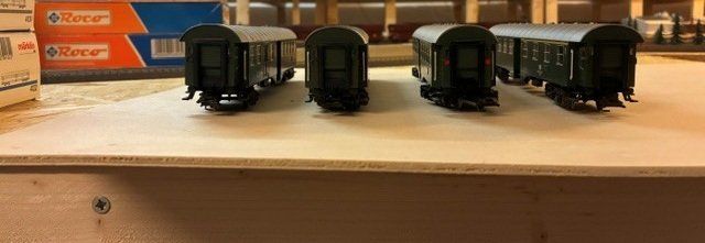 Märklin Modelleisenbahnen: DB-Regionalzug der 60er-Jahre – Gebraucht aus Menziken von mago010 2