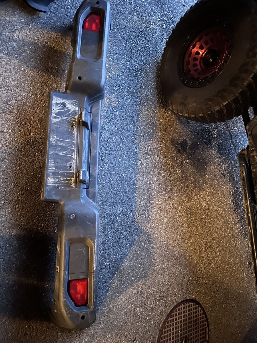 Jeep Tutti pezzi di ricambio auto: Paraurti posteriore jeep – Usato da Brè sopra Lugano venduto da sch_ni12