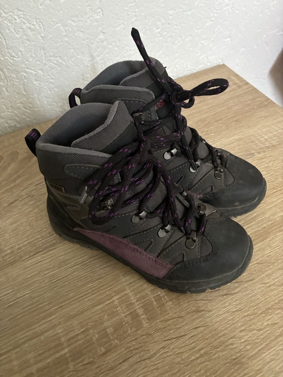 Chaussures garçon: Wanderschuhe, Grösse 31 – D'occasion à Widen par Swiffylein