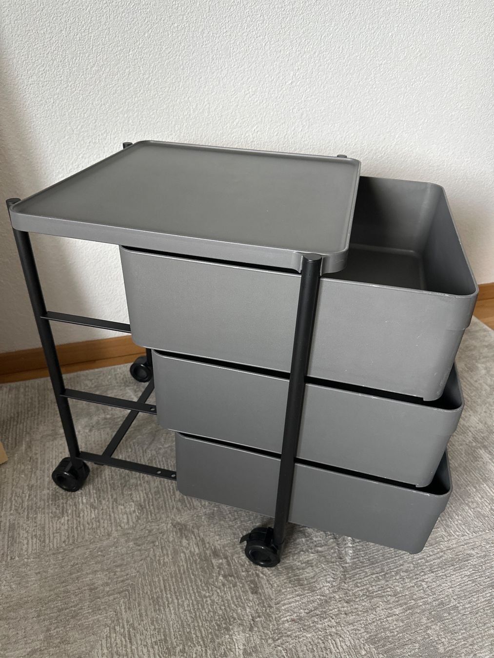 Korpus: Pedrali Boxie Designer Rollcontainer Grau mit Rollen – Gebraucht aus Effretikon von bek_6sgb 2