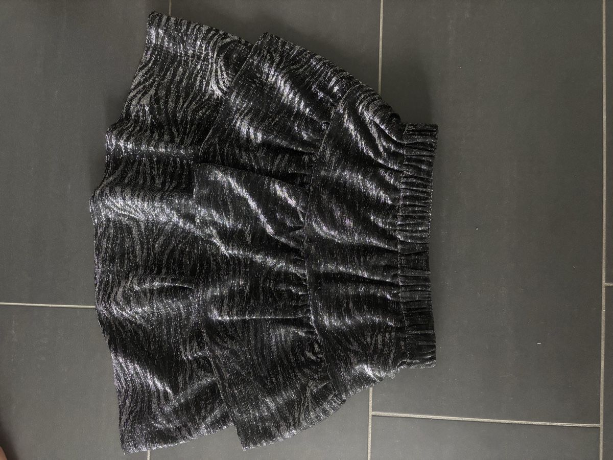 Iro Gonne: IRO Metallic Zebra Rock - Gr 36 – Nuovo (secondo la descrizione) da Kilchberg ZH venduto da joa_v7bl 2