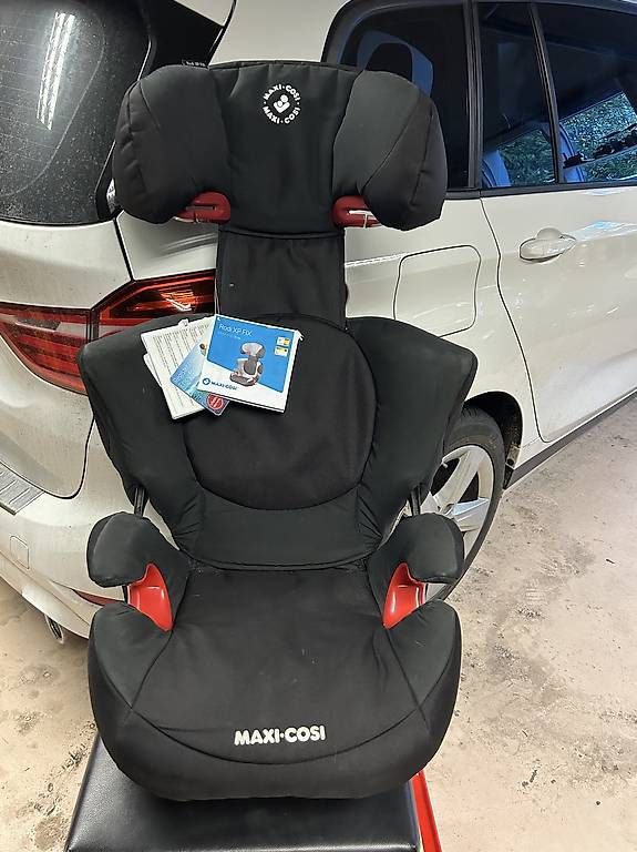 Maxi-Cosi Seggiolini per auto: Maxi Cosi Auto Kindersitz Rodi XP FIX  Group 2/3 – Usato da Uhwiesen venduto da Durschi71 1