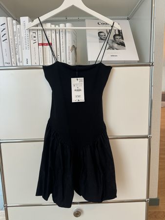 Zara Ballon-Kleid, schwarz, Grösse M, Neu mit Etikett