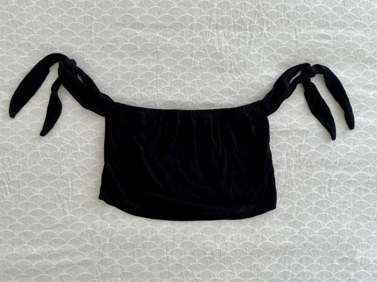 Top: Damen Crop Top schwarz mit Bindebändern – Usato da Zürich venduto da vik_isi