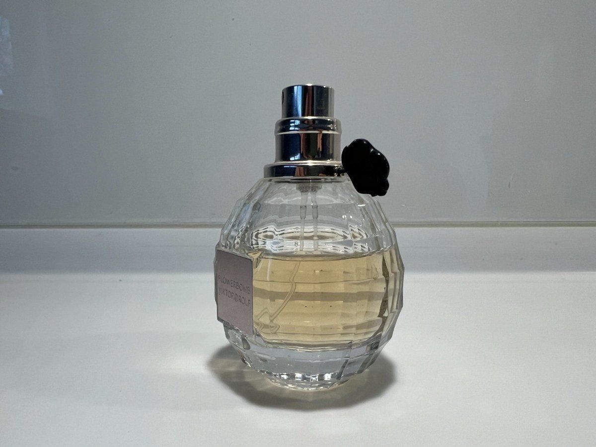 Profumi & Eau de Toilette: Flowerbomb by Viktor & Rolf Eau de Parfum, 50 ml – Usato da Muri b. Bern venduto da SigridW 1