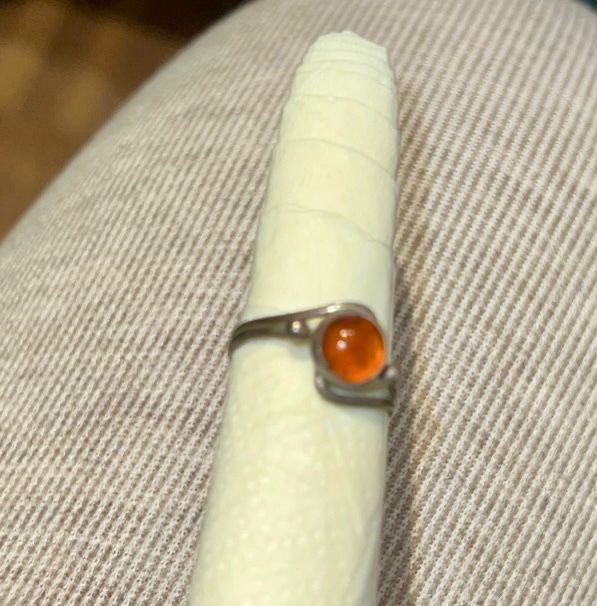 Anelli: Vintage Silber Ring mit orangem Stein 16mm – Usato da Basel venduto da Tierschutz-Flohmi 2