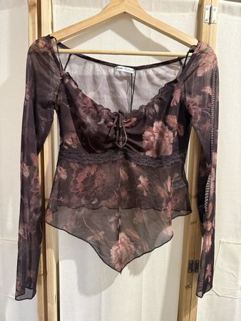 Langarmshirt Bershka Blumenmuster Grösse L neu mit Etikett