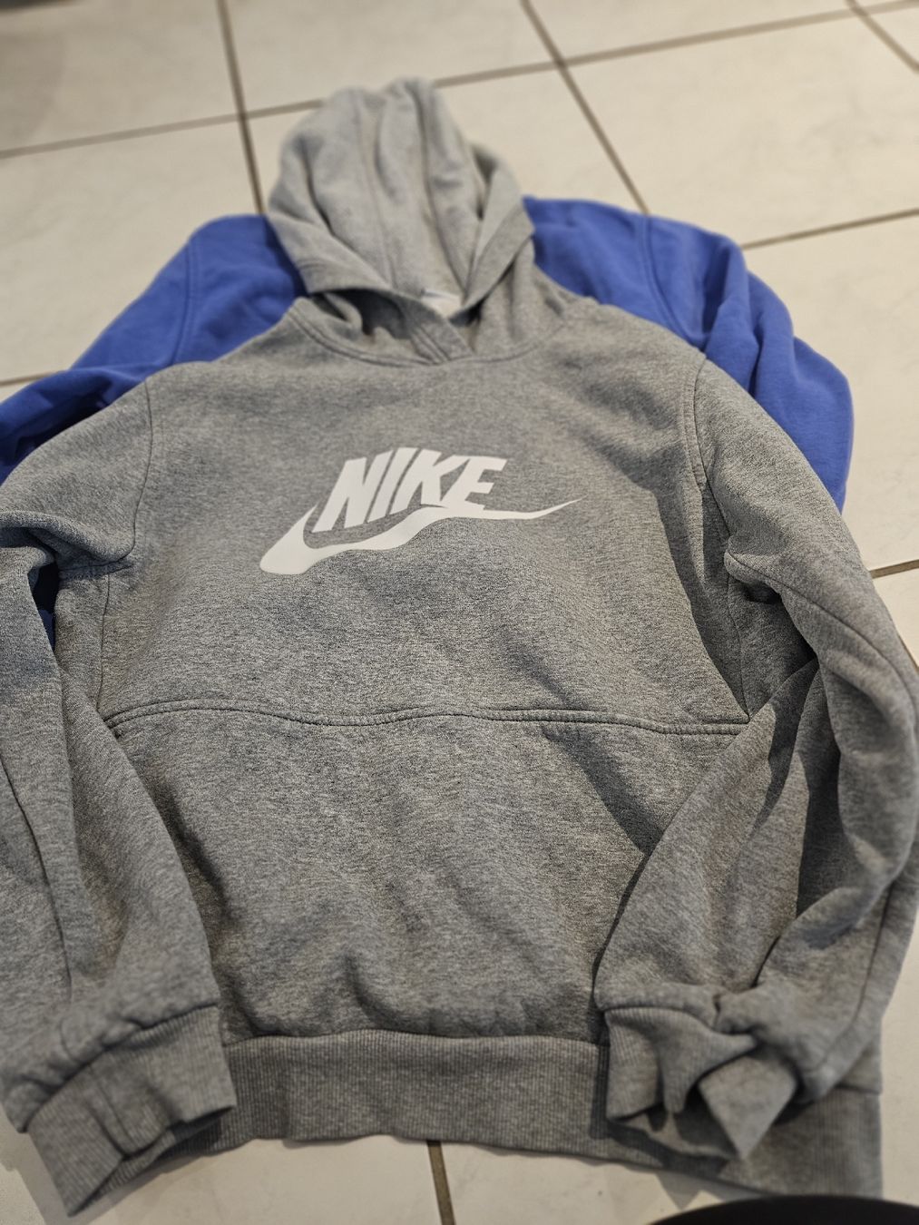 Nike Lotti & Set di vestiti: 3 Nike Pullover – Usato da Pfaffnau venduto da sim_6rqw 4