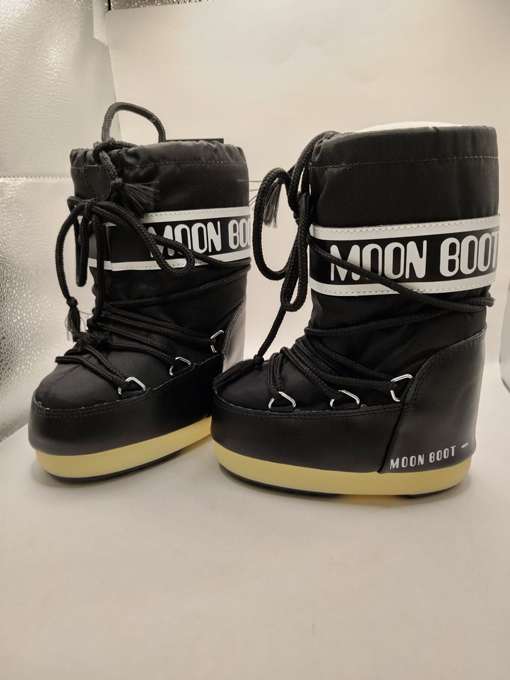 Moon Boot Scarpe per ragazzi: Moon Boot - Icon Nylon - Schwarz Gr. 23-26 – Nuovo e nell'imballaggio originale da Dällikon venduto da Retouren_Resale