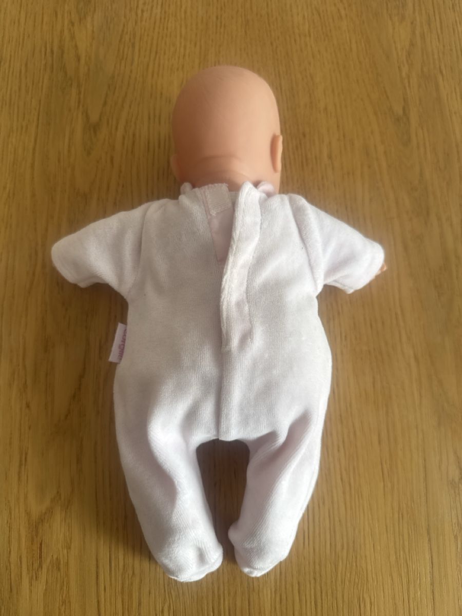 Poupées: Puppe mit Strampler gebraucht – D'occasion à Zuerich par Rufab 1