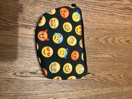Cooles Necessaire mit Emoji-Print 😜