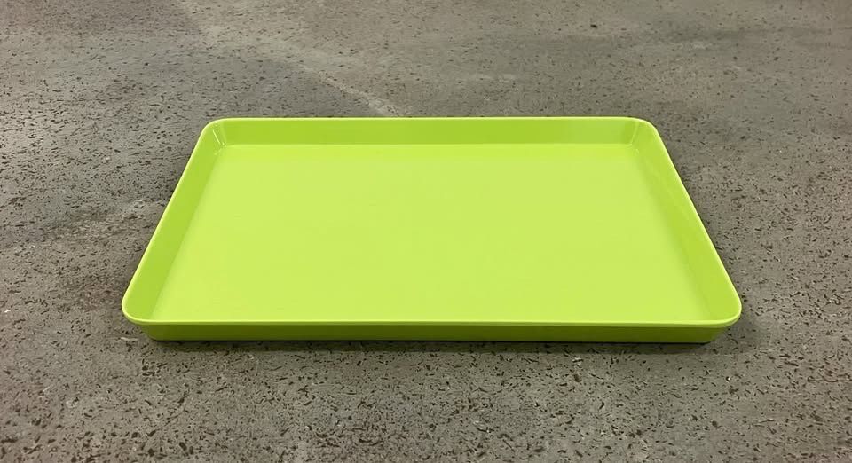 Stühle: 1 (von 2) tablett . stapelbar – Gebraucht aus Allschwil von rotocker 1