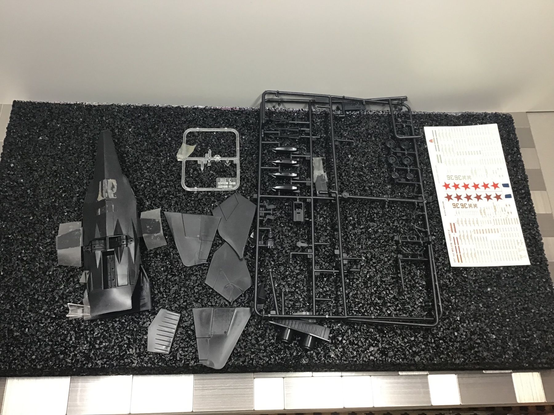 Italeri Kit di modellismo & Modellini statici: ITALERI MIG 37B FERRET E 1/72 – Usato da Männedorf venduto da Modell-Spezialisten 1