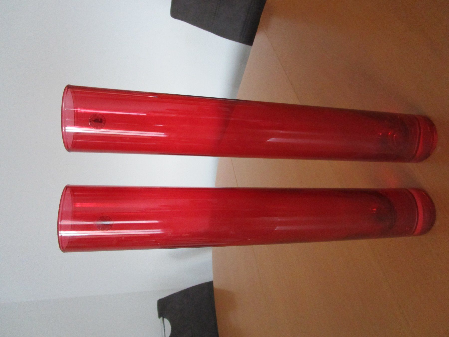 Ikea Vasi & Recipienti: 2 Glasvasen, schmal, handmade, rot – Usato da Ursenbach venduto da Trasse