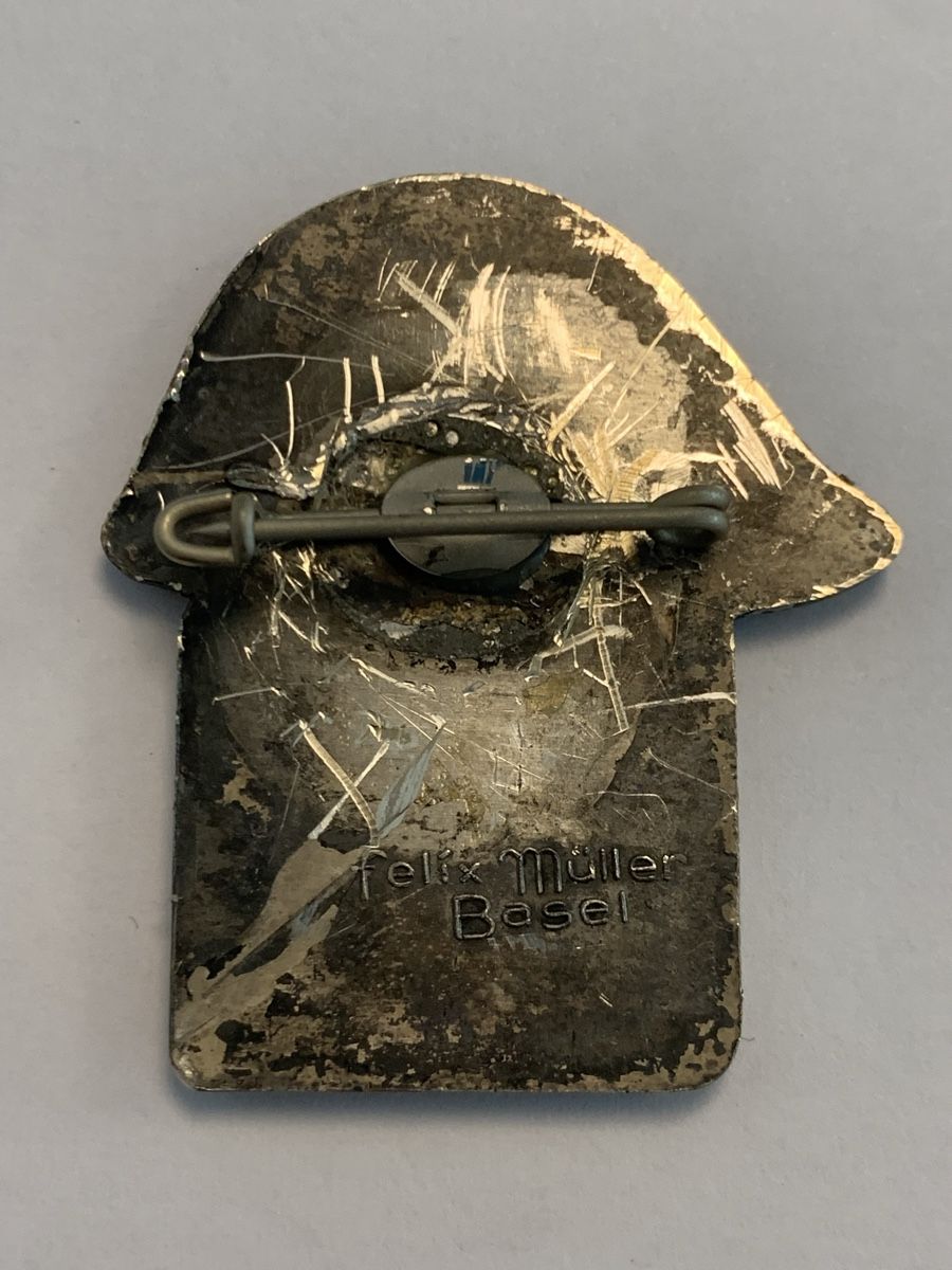 Basler Placchette & Badge: Fasnacht Basel SILBER 1940 Stahlhelm – Usato da Basel venduto da fasnachtsoutlet1965 1