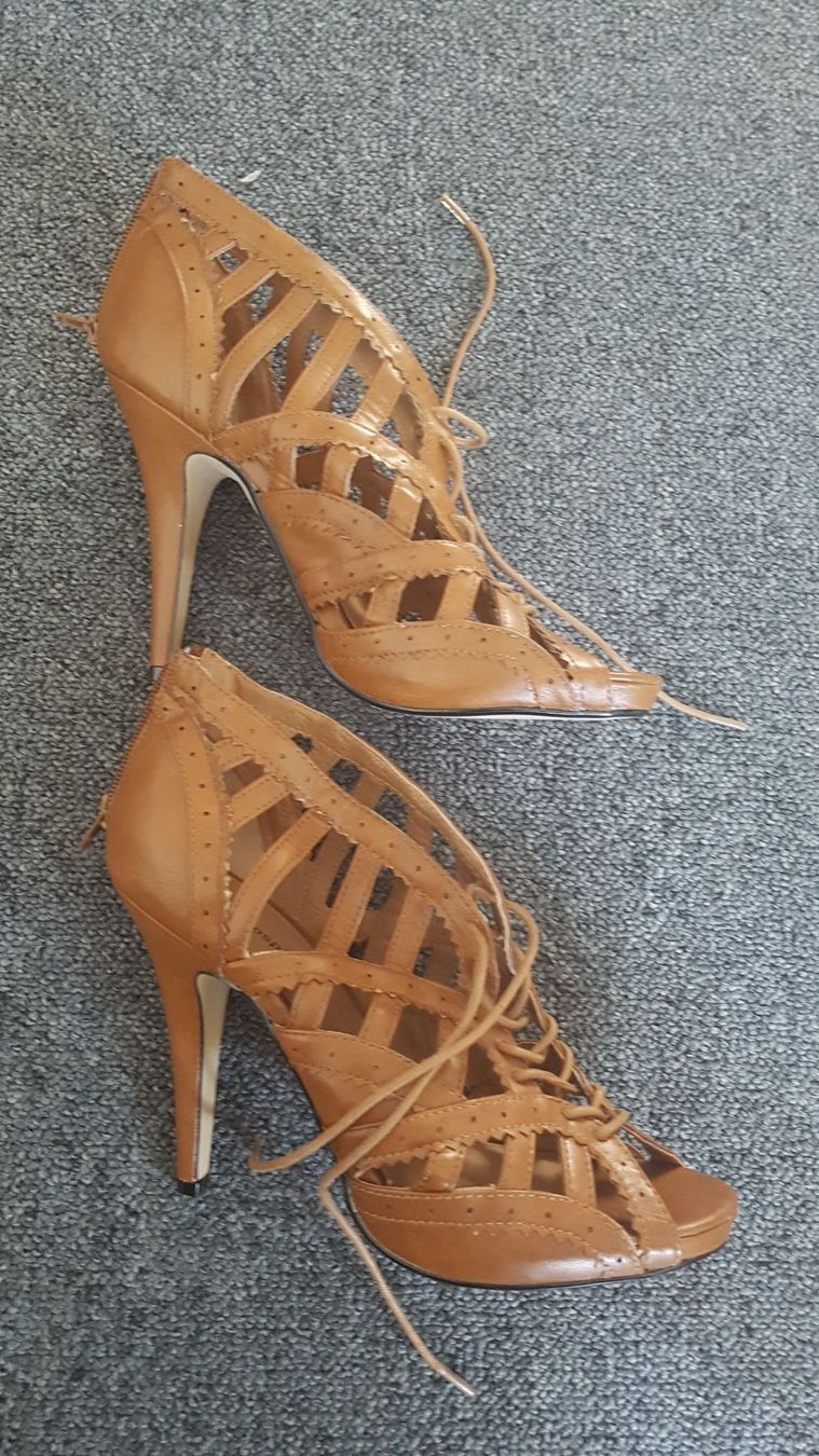 Damenschuhe: Völlig neue Pumps / Schuhe – Neu (gemäss Beschreibung) aus Schöfflisdorf von CrRG21