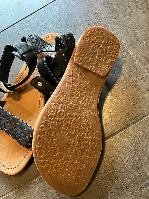 Scarpe da donna: Sandalen von UGG, Grösse 37 – Usato da Romont BE venduto da chrinou 2