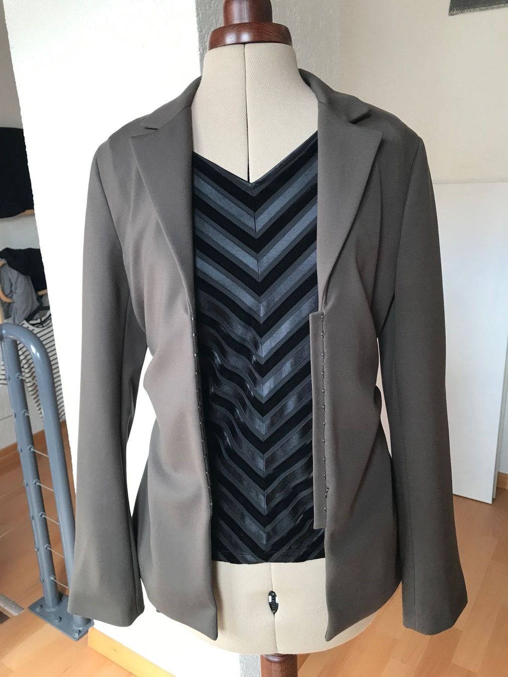 Zara Giacche: Blazer stretch Zara taille S – Usato da Basel venduto da Maria-Alexa 1