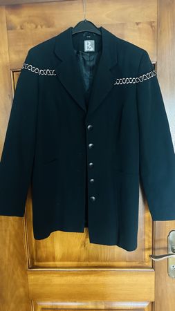 Damen Blazer schwarz mit Stickerei Grösse 40 getragen