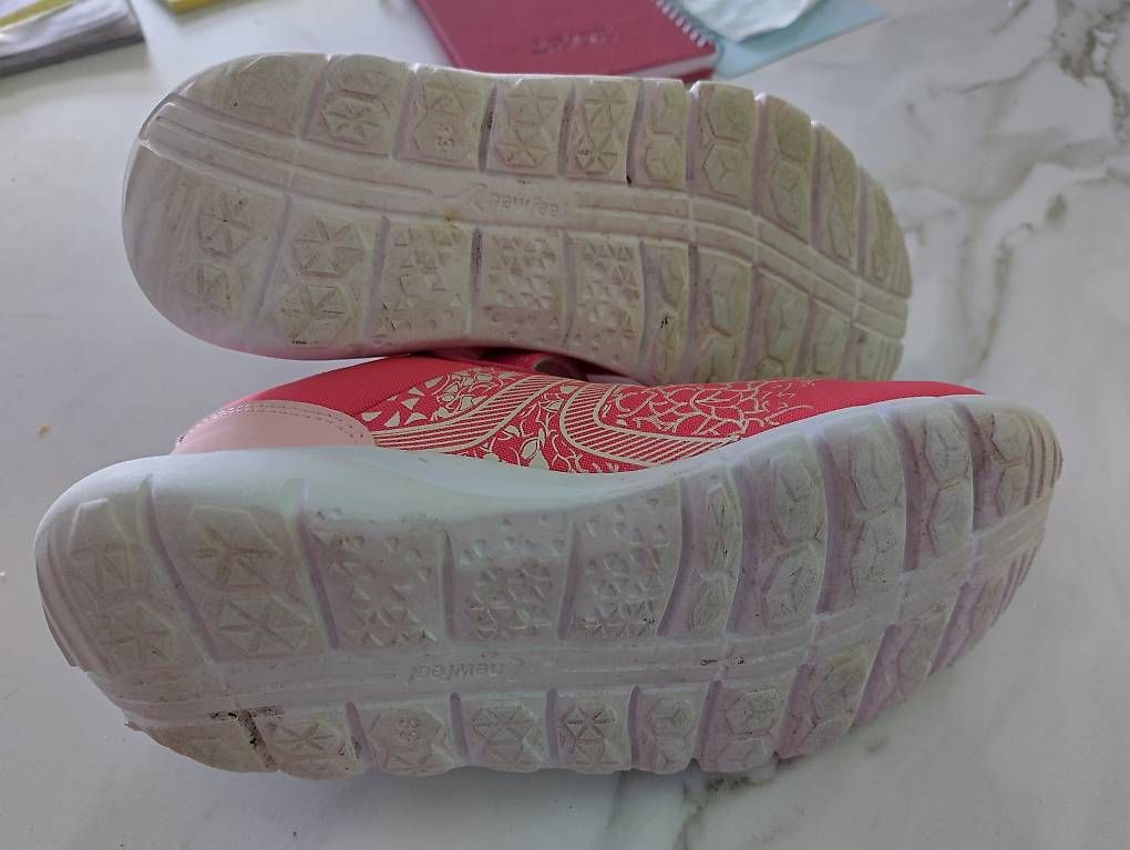 Scarpe per ragazze: Hallenschuhe Mädchen, pink Gr 33 – Usato da Muri b. Bern venduto da meitschi09 2