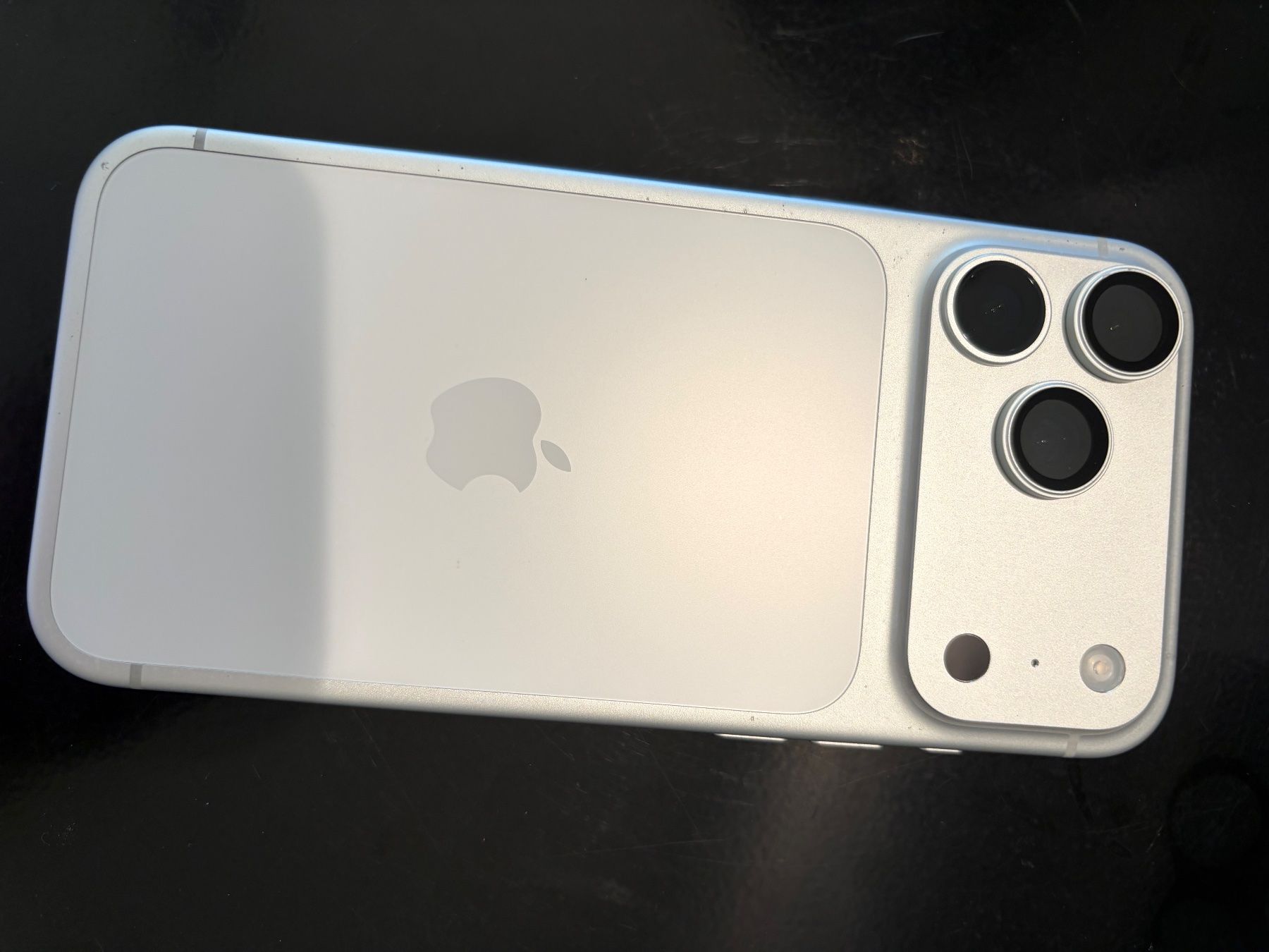 Apple Telefoni cellulari / Smartphones: iPhne 17 Pro Max 256GB, silber – Usato da Weesen venduto da AmdenLodgeOliEschler 8