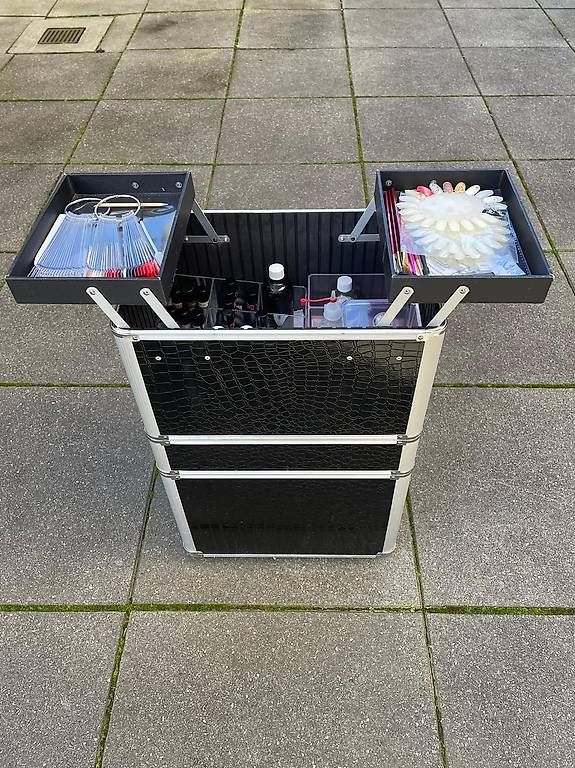 Unghie finte: Suitcase AKYADO Kit pour styliste ongulaire – Usato da Bern venduto da jen_myx7