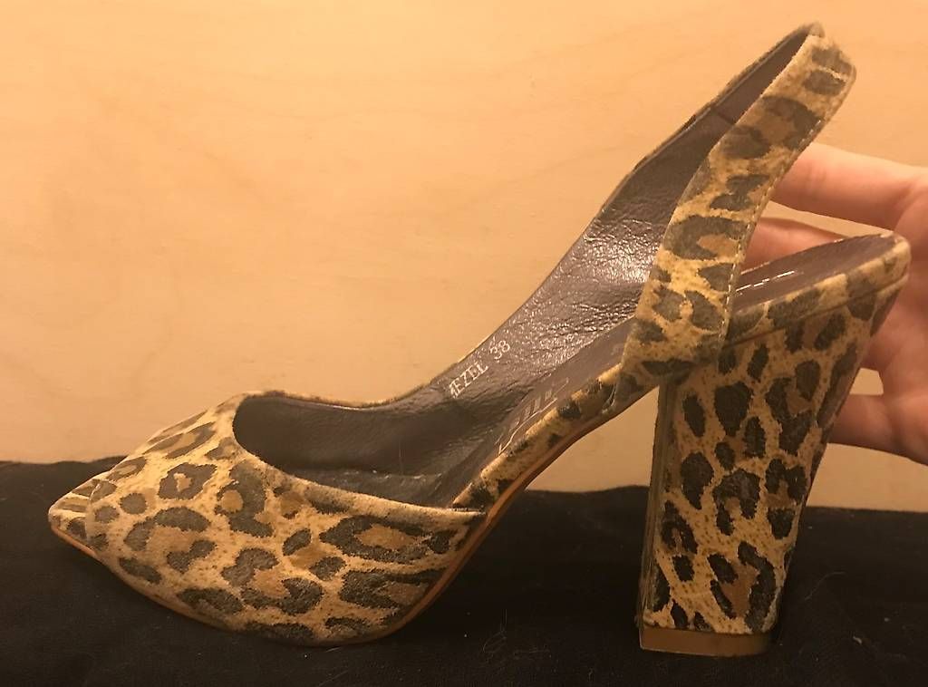 Scarpe da donna: Escarpins neufs de la marque Balmain motif léopard  – Usato da Lausanne venduto da MaudSawyer