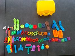Knetset mit vielen Förmchen und Koffer