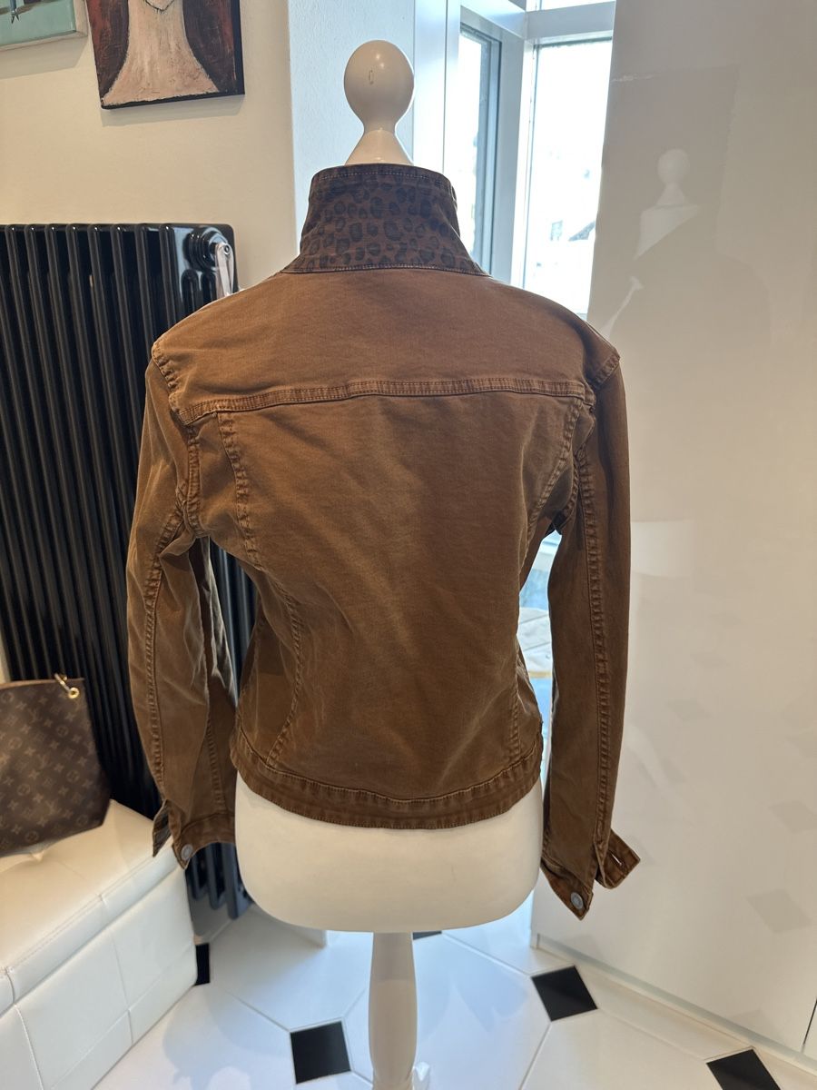 Giacche: Jeansjacke Gr. M mit Leopardenmuster – Usato da Neftenbach venduto da panam4 1