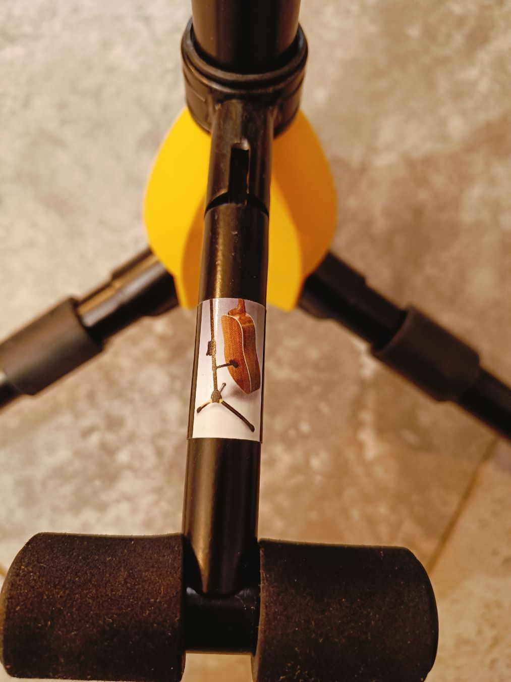 Hercules Supporti per strumenti musicali & leggii: Hercules Gitarrenständer Neuwertig – Nuovo (secondo la descrizione) da Zürich venduto da nin_6b6w 2