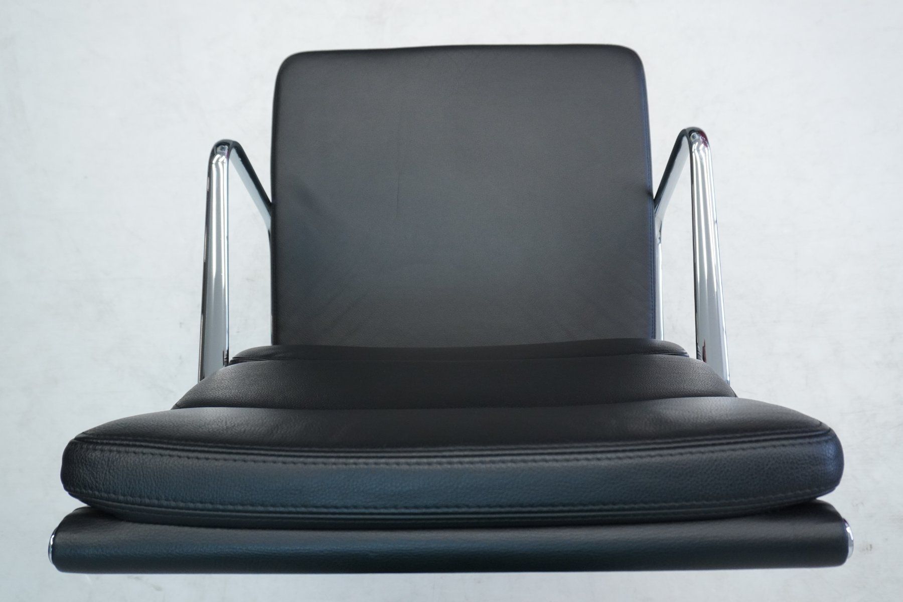 Vitra Sedie: Designklassiker Vitra Eames Soft Pad EA219 Leder schwarz – Usato da Bad Zurzach venduto da QLASSIQ 7