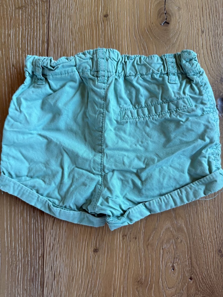 H&M Pantaloni: Kurze Hose grün Grösse 74 – Usato da Pragg-Jenaz venduto da gobrist 1