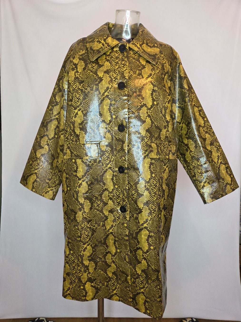 Cappotti: Baum und Pferdgarten Mantel Snake Print Oversized – Nuovo (secondo la descrizione) da Bern venduto da -Aniko-