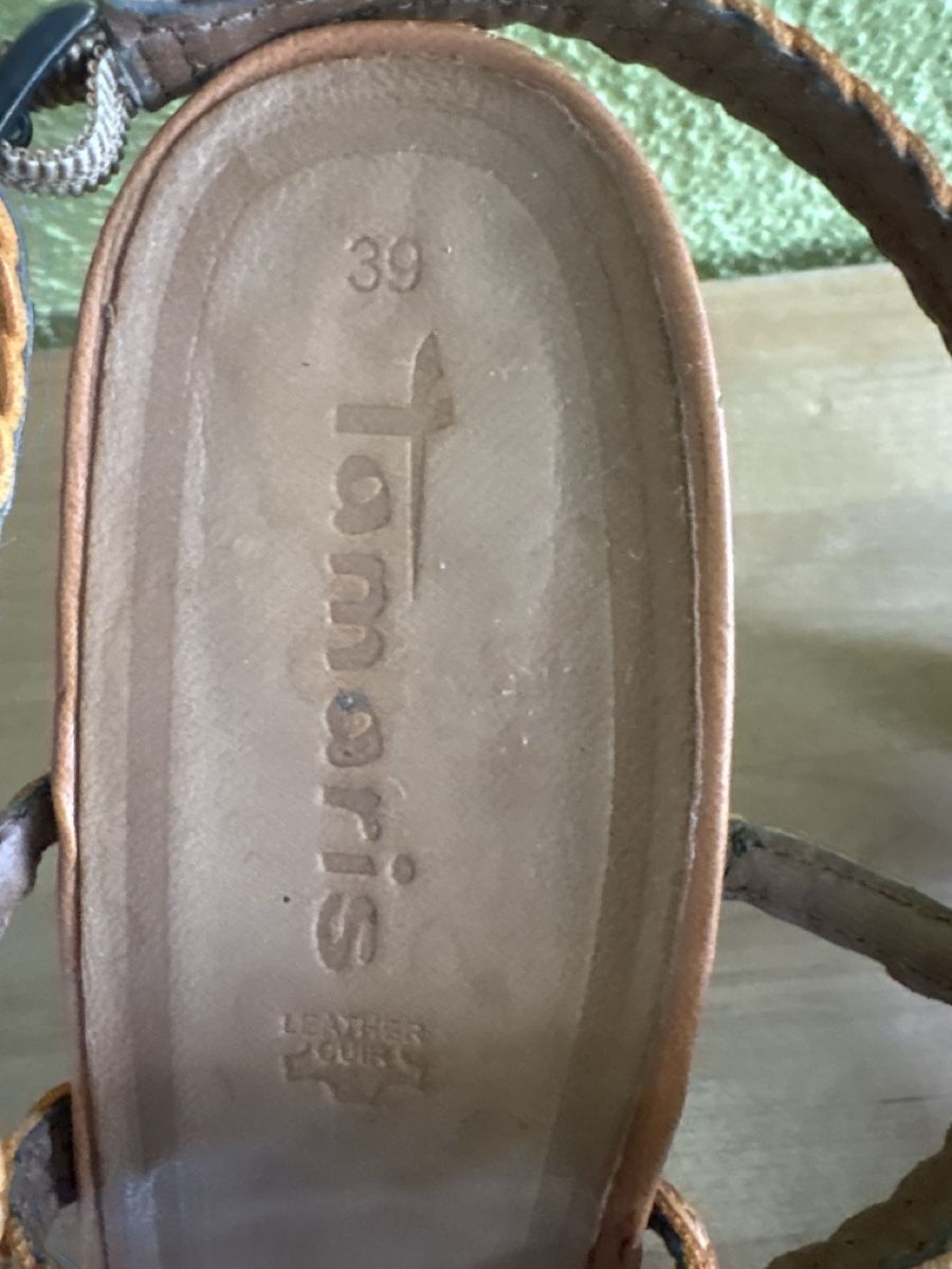 Tamaris Scarpe da donna: Sandales Tamaris en cuir taille 39 – Usato da Düdingen venduto da Yellow 2