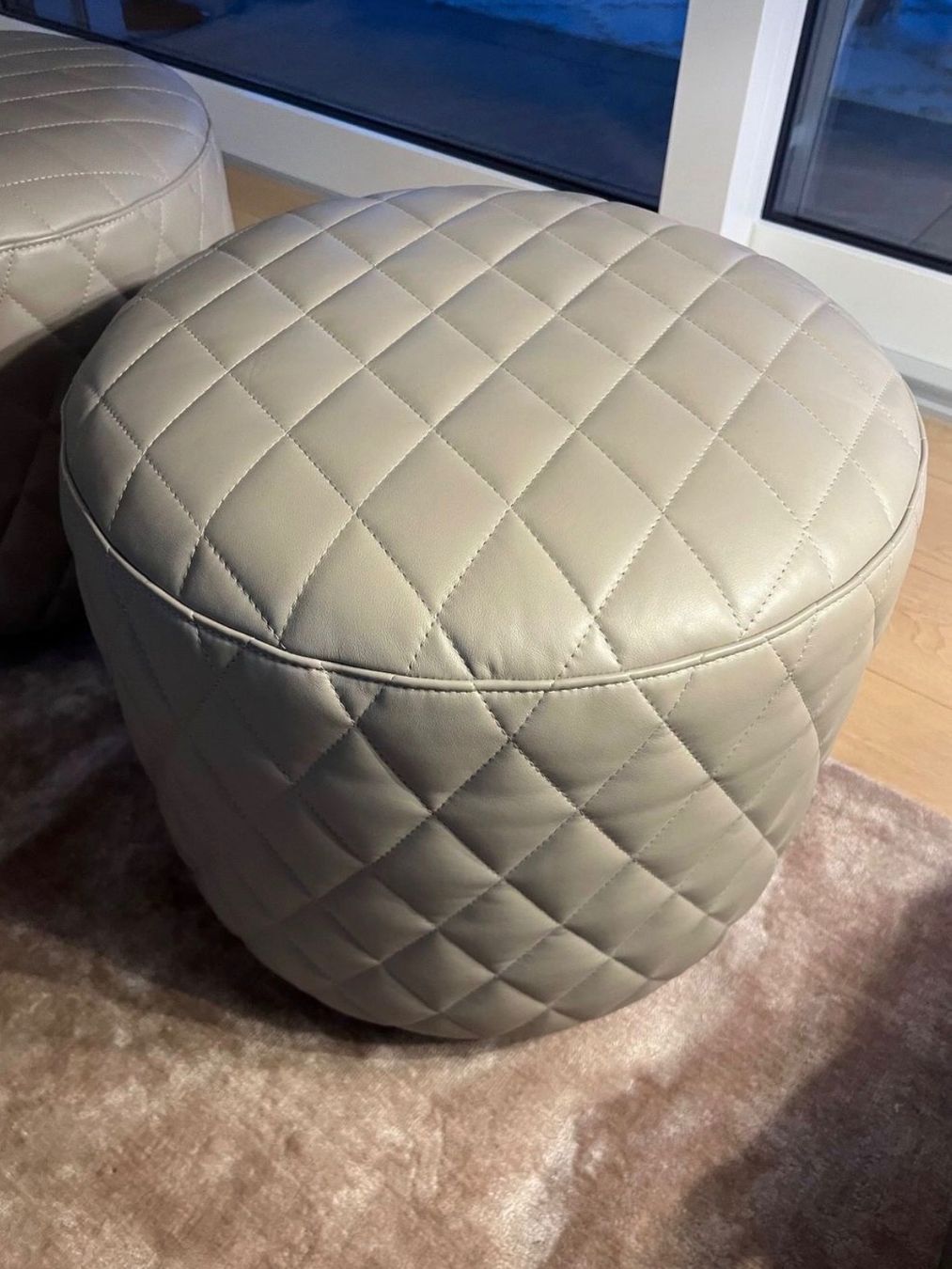 Natuzzi Hocker: Natuzzi Tratto Pouf von Natuzzi Italia – Gebraucht aus Zürich von Privat4444 1