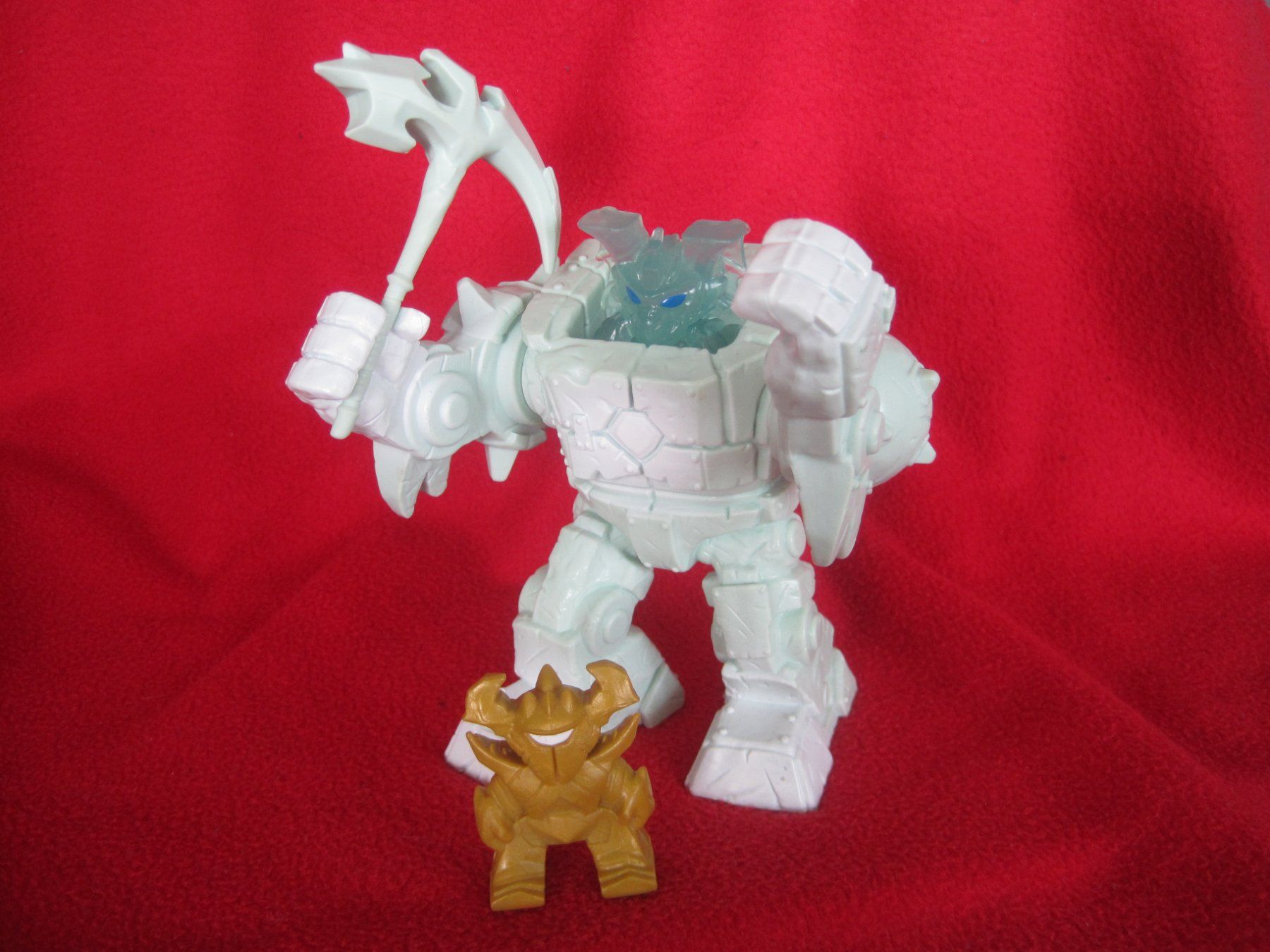 Hasbro Statuette: Mini Creatures Ice Roboter von Schleich 2019 mit Zusatzfigur – Usato da Gossau SG venduto da Noryflory