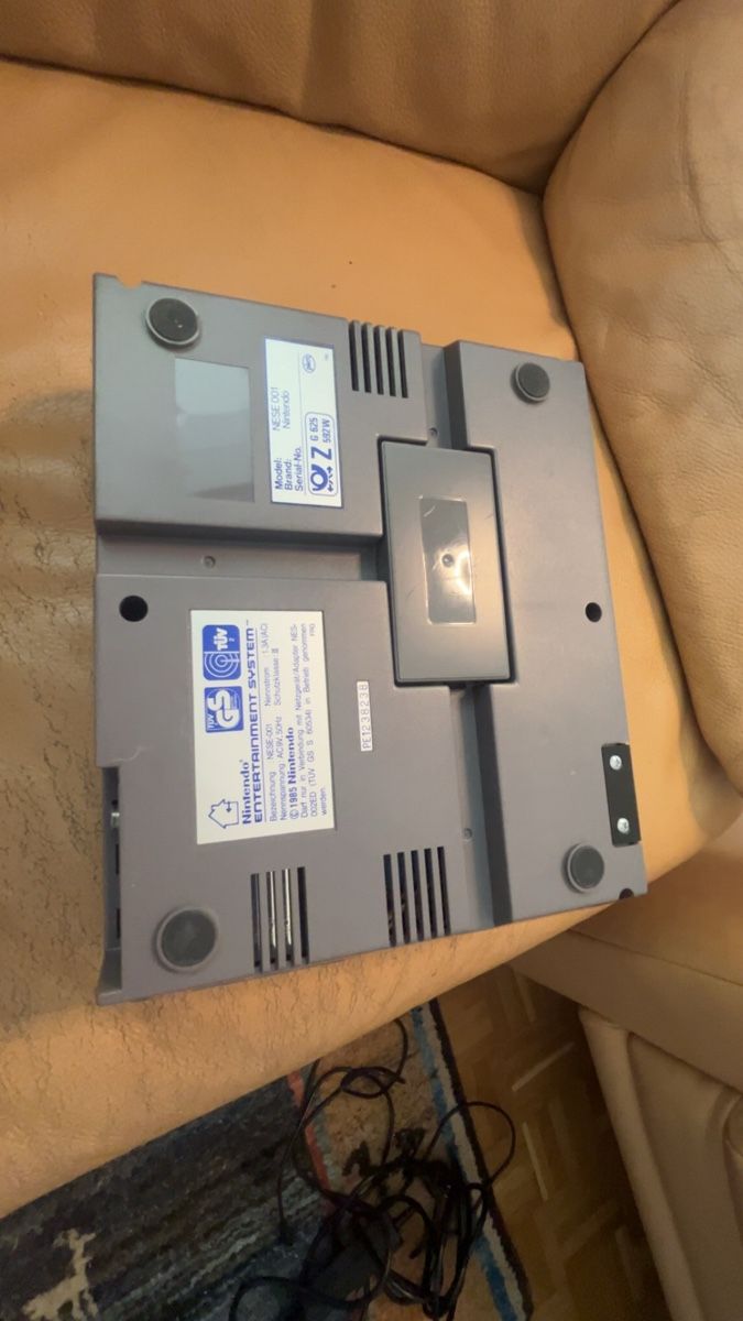 Nintendo Consoles: Nintendo NES Konsole Bundle inkl. 2 Controller & 5 Spiele – D'occasion à Buchs AG par dim_6c9l 9