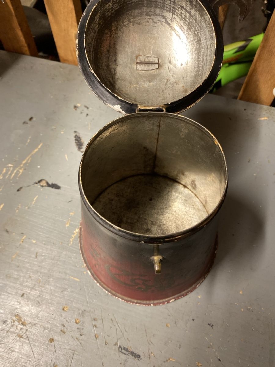 Komplettküchen: Kaffeedose Metall rot, antik – Gebraucht aus Zürich von alt-eisen 1